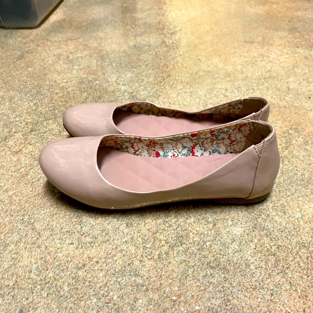 Nude flats